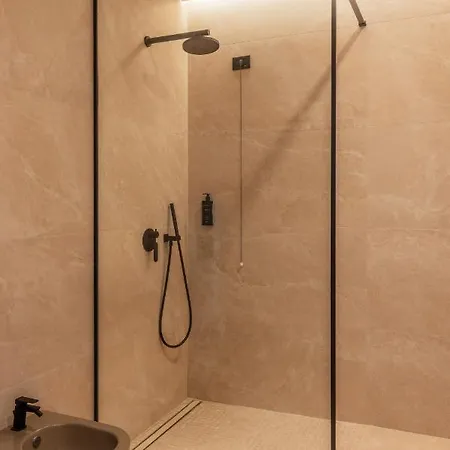 Beyond A Luxury Boutique Otel Dhërmi