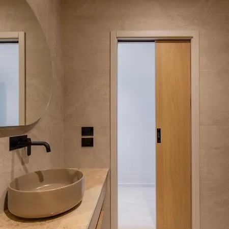 Beyond A Luxury Boutique מלון