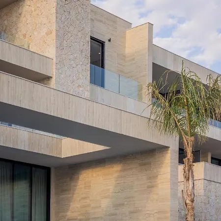 Beyond A Luxury Boutique * דרמי