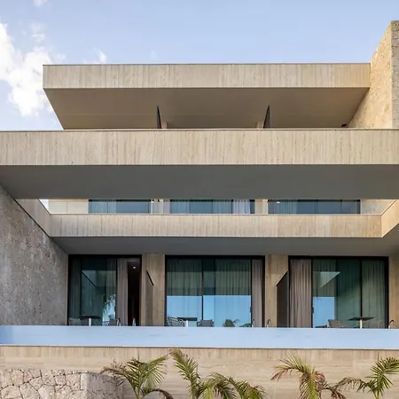 מלון Beyond A Luxury Boutique *