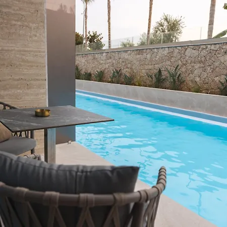 Beyond A Luxury Boutique דרמי